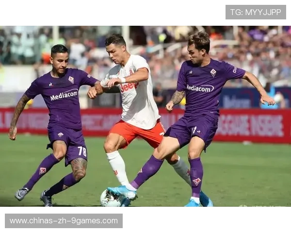 佛罗伦萨前场逼迫迫使对方多次后撤