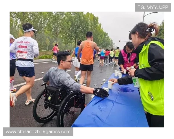 世界马拉松赛事志愿者激励与培训成果展示，国际马拉松比赛志愿者